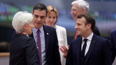 Pedro Sánchez, Emmanuel Macron y Christine Lagarde durante la segunda jornada de la cumbre de la UE en Bruselas.