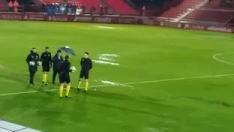 Anduva presenta enormes lagunas a causa de las precipitaciones que no cesan desde las 4 de la tarde en Miranda de Ebro y el árbitro y los dos clubes acuerdan aplazar el partido.