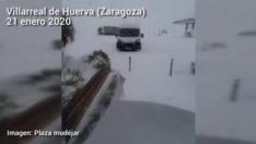 La gran cantidad de nieve caída en la localidad zaragozana de Villarreal de Huerva, en la comarca de Daroca, ha supuesto, además, el cierre de la gasolinera.