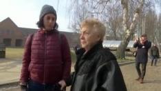 “Nos enseñaron en nuestra propia piel qué era el infierno, esto era el infierno”. Así explica Jona, de 90 años, como fue el infierno que vivió en Auschwitz con tan solo 14 años. Llegó al campo de exterminio con sus dos hermanas desde el gueto judío de Varsovia.