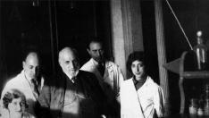 Carmen Serra (hermana de Manuela), José María Villaverde, Santiago Ramón y Cajal, Fernando de Castro y Enriqueta 'Ketty' Lewy.