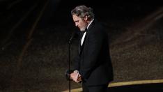 Joaquin Phoenix recoge el Óscar a mejor actor
