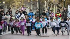 Más de medio centenar de alumnos del colegio Vadorrey, uno de los colegios de Zaragoza que participa en el estudio, en una imagen de archivo de una carrera popular.