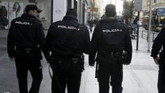 Imagen de archivo de varios agentes de la Policía Nacional de Zaragoza