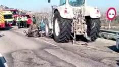 El accidente ha ocurrido a tres kilómetros de la localidad y ha obligado a cortar la carretera en ambos sentidos. Todas las víctimas viajaban en la furgoneta siniestrada.