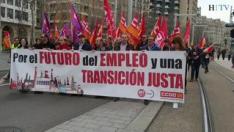 Unas 300 personas se han manifestado este sábado en Zaragoza para pedir una transición justa tras el cierre de la central térmica de Andorra, en Teruel.