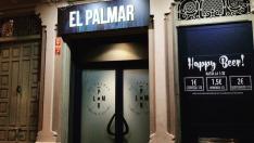 Bar El Palmar, uno de los establecimientos de la plaza de Los Fueros que ha decidido cerrar temporalmente.