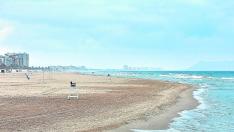 La epidemia de coronavirus ha obligado a retrasar las actividades turísticas en muchas playas valencianas.