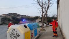Labores de desinfección de equipamiento, instalaciones y calles de Almudévar.
