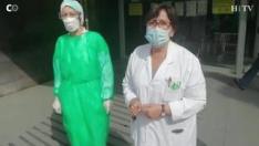 Los sanitarios del Centro de Salud Canal Imperial-Venecia de Zaragoza han tenido que fabricarse equipos de protección individual caseros frente al coronavirus ante la escasez de equipos homologados.