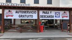 El restaurante ‘El Español’ de Bujaraloz ofrece un autoservicio gratuito durante las 24 horas del día. Café, bocadillos fríos y productos de bollería para hacer más fácil su trayecto.