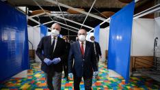 Jorge Azcón y Javier Lambán en su visita al montaje del hospital de campaña en el Auditorio de Zaragoza