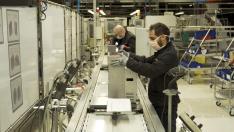 Cadena de montaje del respirador OxyGEN en la planta de Seat en Martorell (Barcelona).