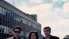 Felipe Benítez Reyes, María Ángeles Naval y Manuel Vilas, en 1991, en la estación del Portillo de Zaragoza, con motivo de la sesión de Poesía en el Campus dedicada al primero (cuaderno 16 de la colección)