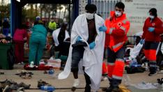 Unos 50 inmigrantes logran entrar a Melilla en un salto masivo a la valla