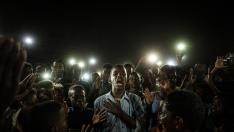 (Sudan).- A handout photo made available by World Press Photo (WPP) organization shows a picture by Yasuyoshi Chiba that won the 'Picture of the Year' award in the World Press Photo 2020 Contest as it was announced by World Press Photo on 16 April 2020. The photo shows People chant slogans as a young man recites a poem, illuminated by mobile phones, before the opposition's direct dialog with people in Khartoum on 19 June 2019. (Jartum) EFE/EPA/YASUYOSHI CHIBA / AFP / HANDOUT NO CROPPING / NO MANIPULATING / USE ONLY FOR SINGLE PUBLICATION IN CONNECTION WITH THE WORLD PRESS PHOTO AND ITS ACTIVITIES HANDOUT EDITORIAL USE ONLY/NO SALES HANDOUT EDITORIAL USE ONLY/NO SALES WORLD PRESS PHOTO CONTEST 2020