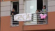 Los niños de hasta 12 años podrán salir a la calle a partir del 27 de mayo. Pero serán salidas muy limitadas y puntuales. Todavía no hay detalles exactos de cómo funcionarán, pero sí se sabe que serán condiciones estrictas para evitar nuevos contagios. Quizá en grupos de hasta tres personas, de la mano de un adulto, por un máximo de 30 minutos y sólo alrededor del domicilio familiar.