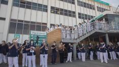 Homenaje al trabajador de la limpieza del Miguel Servet de Zaragoza fallecido por coronavirus