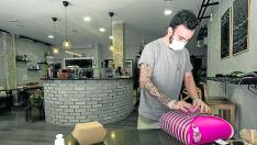 Alberto Núñez preparó su cafetería de Zaragoza para ofrecer pedidos desde este lunes