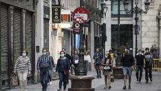 La calles de Zaragoza se llenan a la hora del paseo