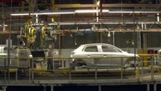 El primer Opel Corsa, que se fabrica en exclusiva mundial en la planta de Zaragoza de Groupe PSA, ha visto la luz después del parón provocado por la crisis actual.