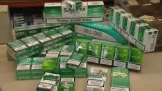 A partir de este miércoles, el tabaco mentolado desaparece de los estancos. La Comisión Europea lo aprobó en 2016 con el objetivo de evitar que el tabaco fuera atractivo para la gente más joven. Se concedió una moratoria que este miércoles concluye. Los estanqueros europeos habían pedido recientemente aplazar su entrada en vigor durante la pandemia del Covid porque no han podido deshacerse del stock.