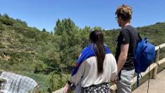 Una pareja de Huesca llegando hoy al Salto de Bierge, Patrick y Miriam.