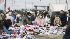 Primer día de reapertura del mercadillo de La Almozara.
