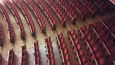 El Teatro Olimpia se abre con un tercio de su aforo, con dos butacas vacías entre cada espectador
