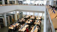 Estudiantes de la Universidad de Zaragoza durante una jornada de estudio.