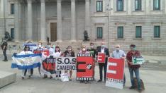 Concentración de representantes de la España Vaciada ante el Congreso para arropar a Teruel Existe.