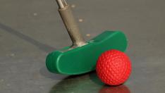 Divertirse en el minigolf