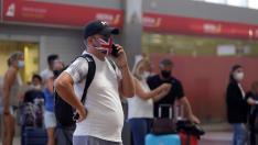Regreso de turistas británicos tras imponerse una cuarentena en R. Unido a los viajeros procedentes de España