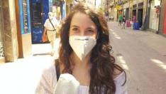 La ola de calor que asola a todo el país está siendo especialmente intensa en Zaragoza. HeraldoTV ha salido a la calle para ver cómo los vecinos de la capital aragonesa logran soportar los más de 40 grados.