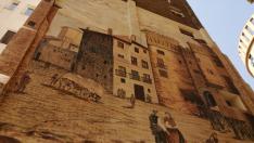 Mural que recuerda la puerta de Toledo en Zaragoza.