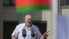 Alexander Lukashenko se dirige a sus seguidores este domingo en Minsk.