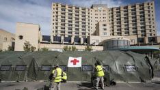 Carpa de triaje instalada en el aparcamiento del Hospital Clínico de Zaragoza para descongestionar la zona de Urgencias.