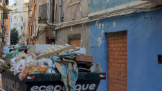 Suciedad en el entorno de la calle Pignatelli en Zaragoza