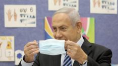 Netanyahu, este martes en la ceremonia de apertura del curso escolar en un colegio del asentamiento de Mevo Horon.