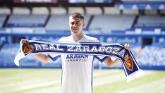 Zanimacchia, al mediodía de este miércoles, vestido por primera vez con el uniforme del Real Zaragoza.