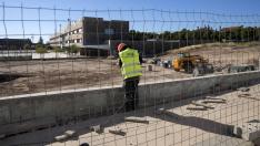 Así estaban este viernes las obras de instalación de los barracones en el colegio María Zambrano de Zaragoza.