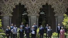 Los agentes políticos y sociales, el pasado mes de junio, en la firma para la recuperación social y económica de Aragón. oliver DUCH