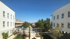 Jardín de la nueva residencia Rey Ardid ubicada en el barrio zaragozano de Rosales del Canal.