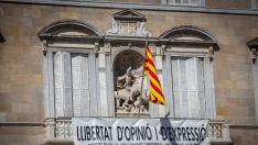 Concentración frente al Palau de la Generalitat tras la inhabilitación de Torra.