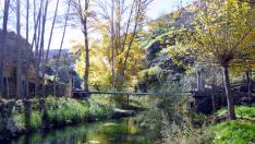 Camino natural del río Guadalaviar, a su paso por Albarracín.