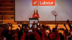 La primera ministra de Nueva Zelanda, Jacinda Ardern, en la noche electoral tras conocer su triunfo.