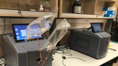 En el laboratorio de envases del CITA se mide la permeabilidad al oxígeno y al vapor de agua de bolsas y films