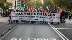 La plantilla de Alumalsa vuelve a salir a la calle para manifestarse contra el ERE.