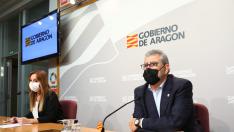 La consejera de Ciencia, Universidad y Sociedad del Conocimiento, Maru Díaz, y el rector en funciones de la Universidad de Zaragoza, José Antonio Mayoral.