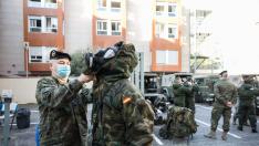 Labores de desinfección de laUME y la Brigada Aragón en la residencia Ballesol del Actur